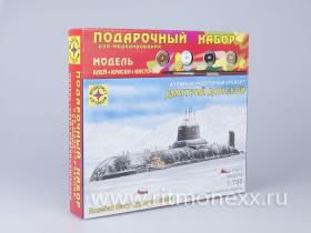 Атомный подводный крейсер "Дмитрий Донской" с клеем, кисточкой и красками.