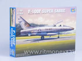 Самолет F-100F Супер Сейбр