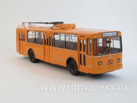 ЗИУ-682В одноцветный (оранжевый)/82 г.